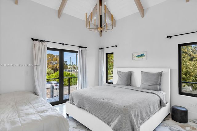 91 Iroquois Dr, Islamorada, FL 33036