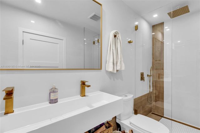 91 Iroquois Dr, Islamorada, FL 33036