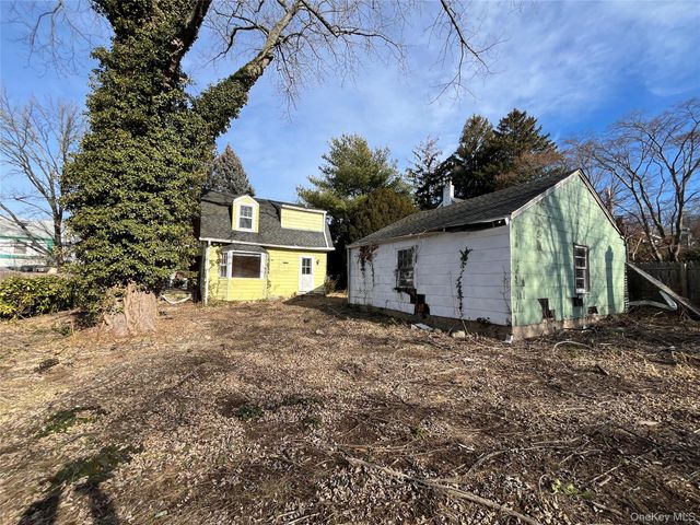 8 Ketewomoke Drive, Halesite, NY 11743