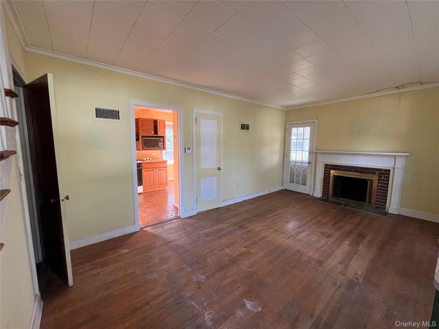 8 Ketewomoke Drive, Halesite, NY 11743