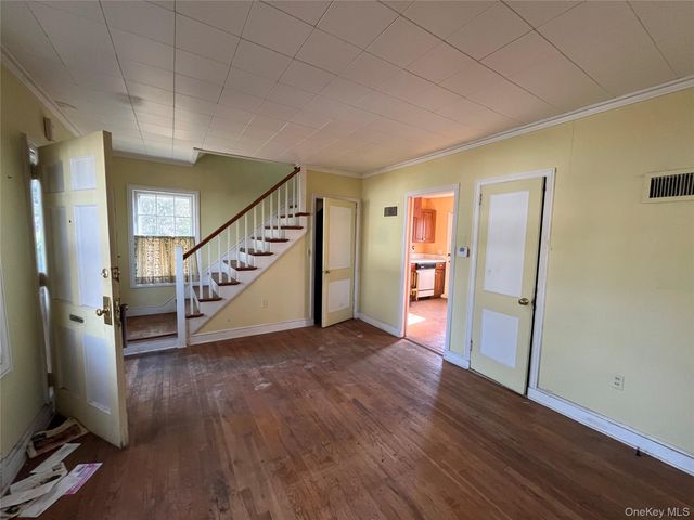 8 Ketewomoke Drive, Halesite, NY 11743