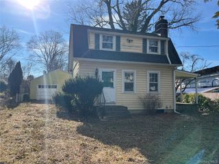 8 Ketewomoke Drive, Halesite, NY 11743