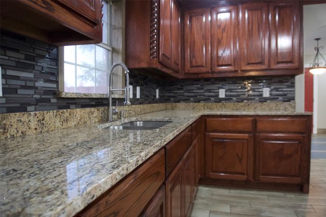 400 S Mable Street, Ferris, TX 75125