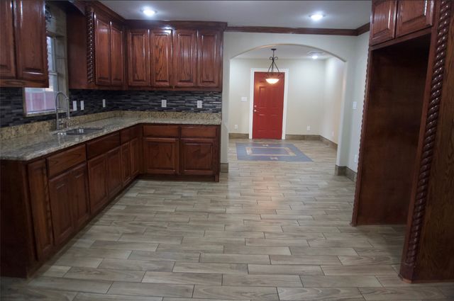 400 S Mable Street, Ferris, TX 75125