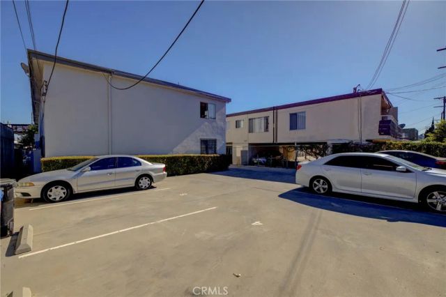 2615 Chariton Street, Los Angeles, CA 90034