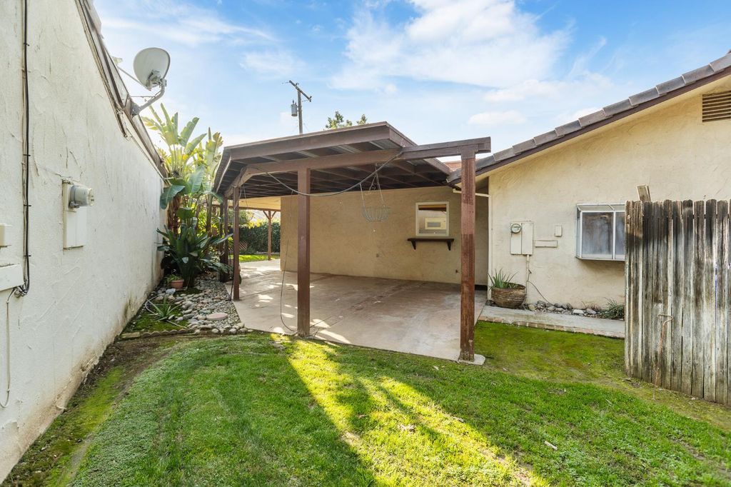 Image 38 of property listing at 637 N Village Green Street, Porterville, CA 93257