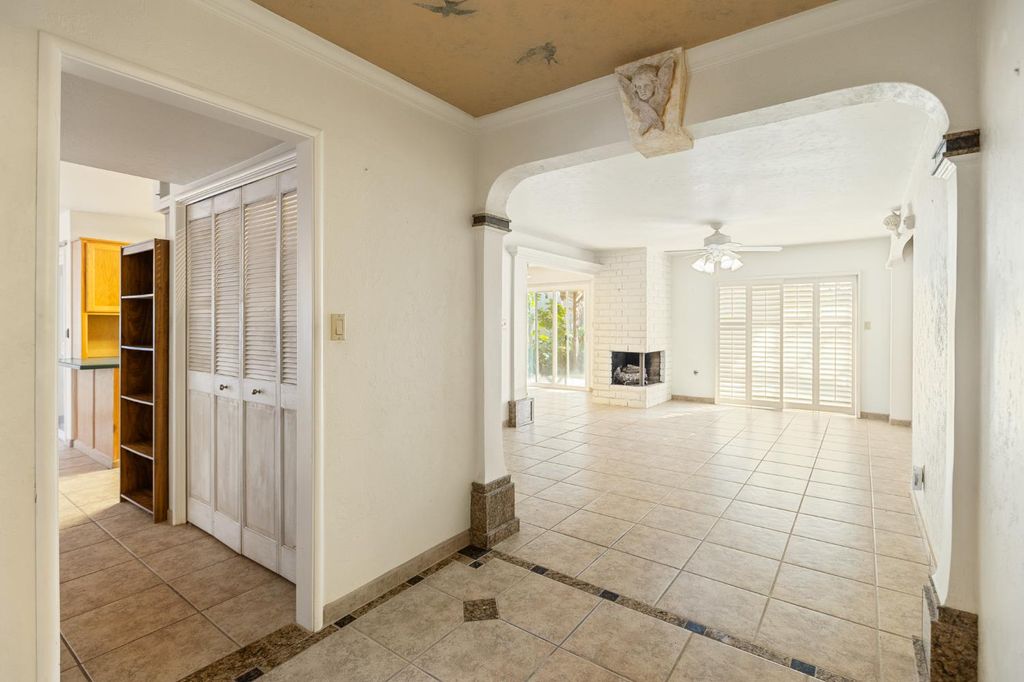 Image 5 of property listing at 637 N Village Green Street, Porterville, CA 93257