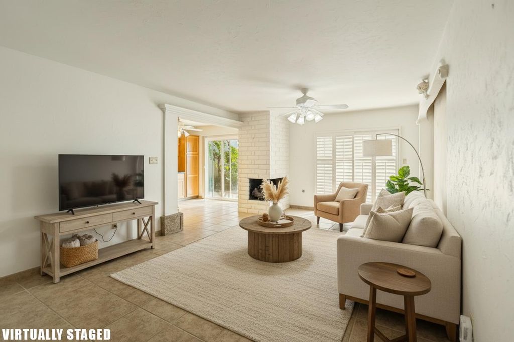 Image 7 of property listing at 637 N Village Green Street, Porterville, CA 93257