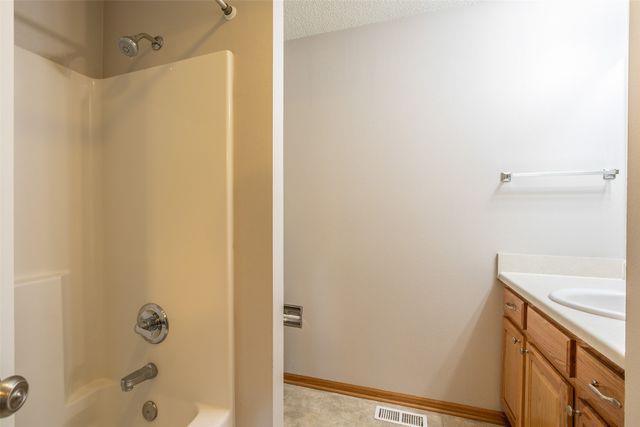 3208 SW Olde Ivy Circle, Ankeny, IA 50023