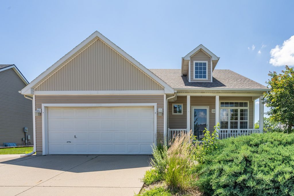 3208 SW Olde Ivy Circle, Ankeny, IA 50023