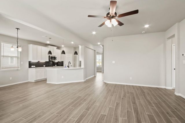 128 Peninsula Point Drive, Montgomery, TX 77356