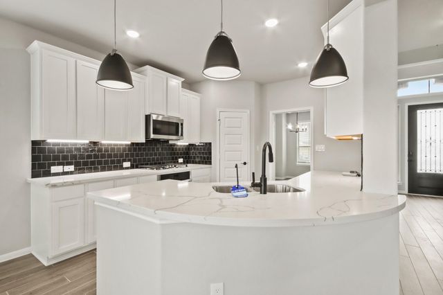 128 Peninsula Point Drive, Montgomery, TX 77356