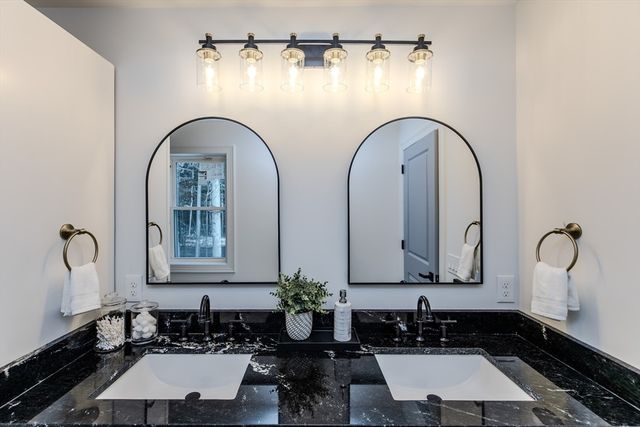 32 Country Ln, Palmer, MA 01069