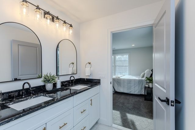 32 Country Ln, Palmer, MA 01069