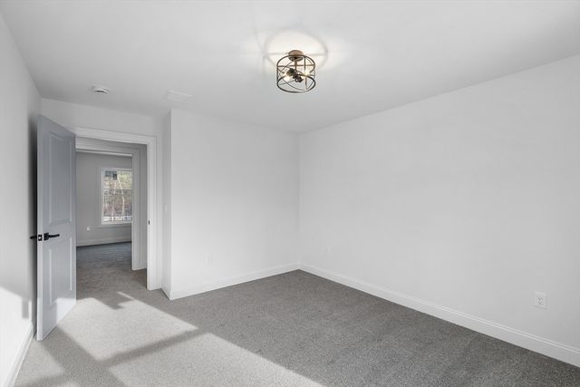 32 Country Ln, Palmer, MA 01069