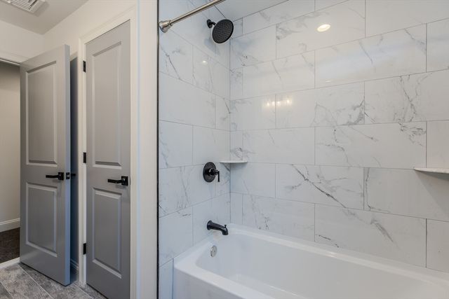 32 Country Ln, Palmer, MA 01069