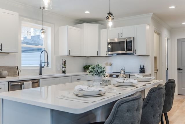 32 Country Ln, Palmer, MA 01069