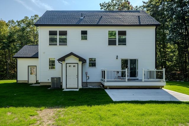 32 Country Ln, Palmer, MA 01069