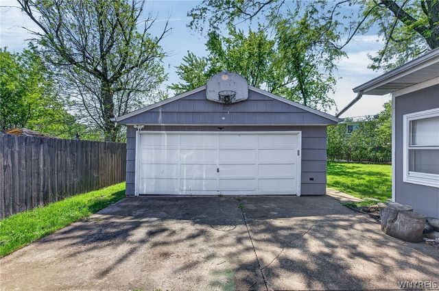 1335 East Park Road, Grand Island, NY 14072
