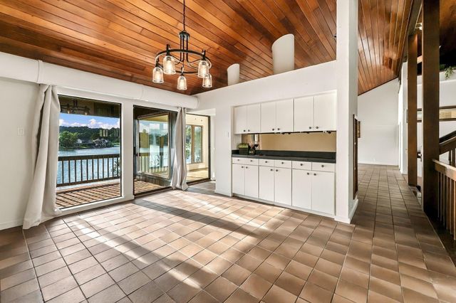 16 Lakeview Manor, Huntsville, TX 77340