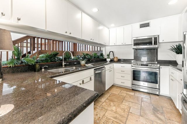 16 Lakeview Manor, Huntsville, TX 77340