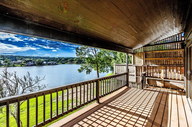 16 Lakeview Manor, Huntsville, TX 77340