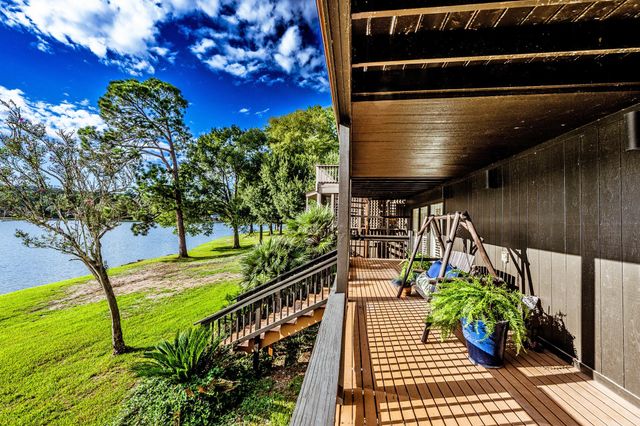16 Lakeview Manor, Huntsville, TX 77340