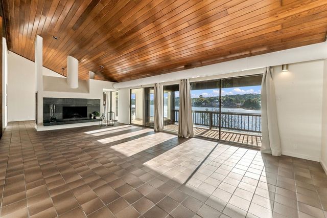 16 Lakeview Manor, Huntsville, TX 77340