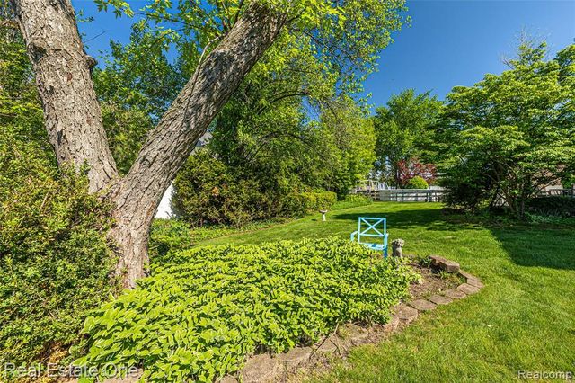 4931 Calvert Drive, Troy, MI 48085