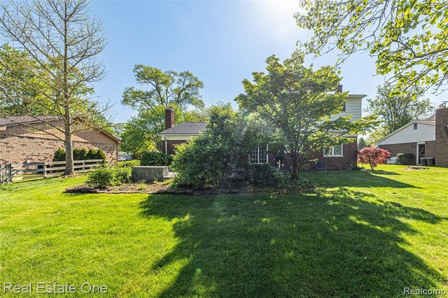 4931 Calvert Drive, Troy, MI 48085