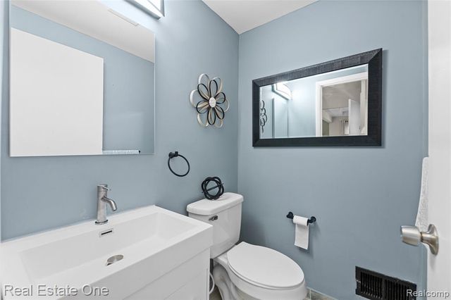 4931 Calvert Drive, Troy, MI 48085