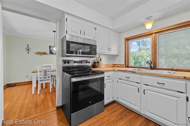 4931 Calvert Drive, Troy, MI 48085