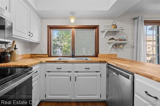 4931 Calvert Drive, Troy, MI 48085