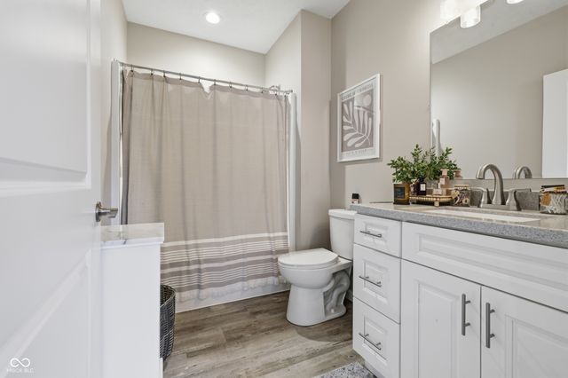 128 Woods Edge Boulevard E, Greencastle, IN 46135