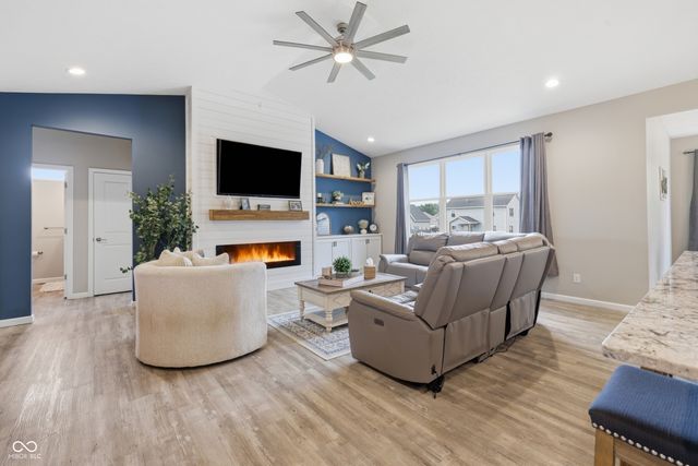 128 Woods Edge Boulevard E, Greencastle, IN 46135