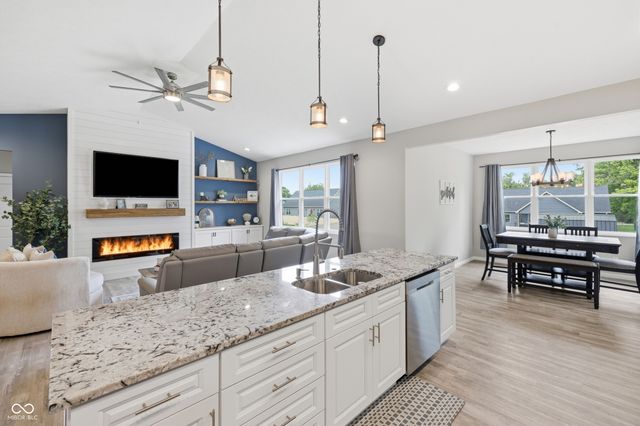 128 Woods Edge Boulevard E, Greencastle, IN 46135