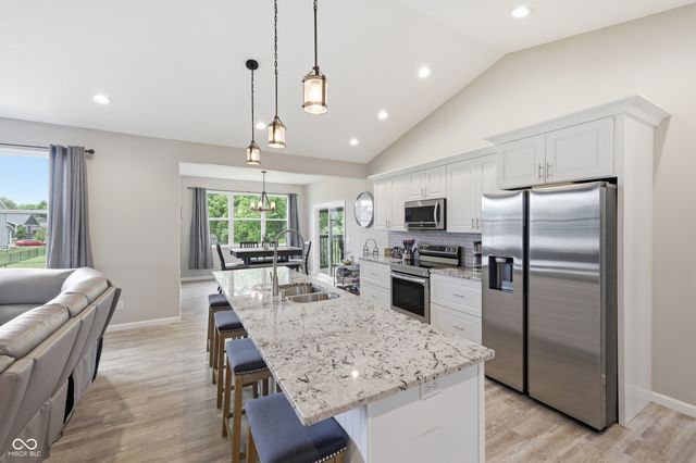128 Woods Edge Boulevard E, Greencastle, IN 46135