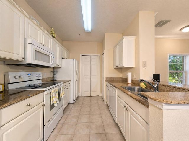 143 SOUTHERN PECAN CIRCLE 201, Winter Garden, FL 34787