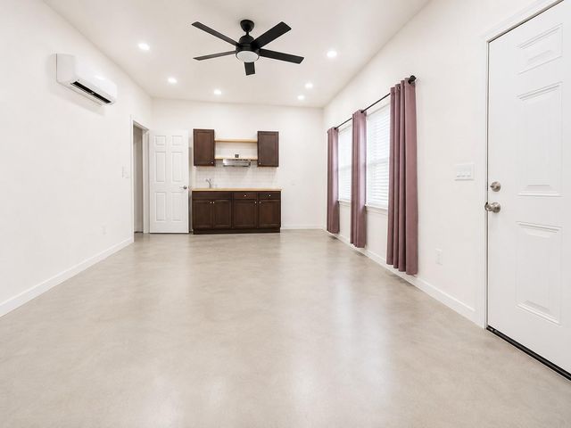 1020 10th Street, Hempstead, TX 77445