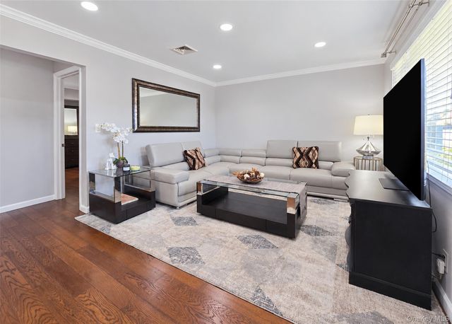 678 Clinton Avenue, Uniondale, NY 11553