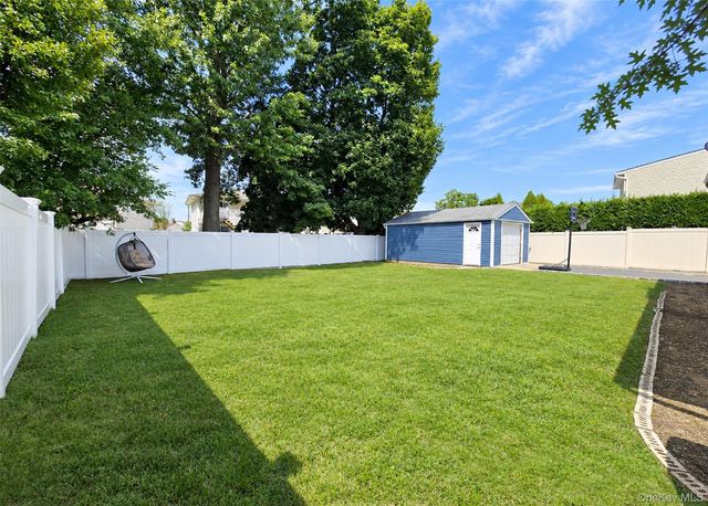 678 Clinton Avenue, Uniondale, NY 11553