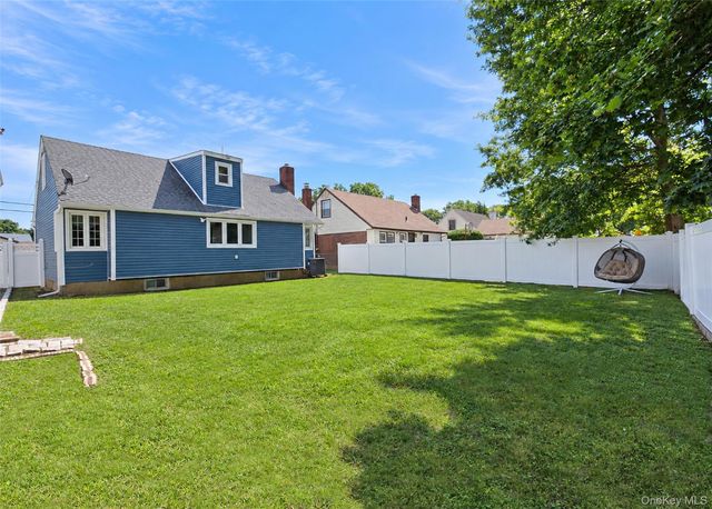 678 Clinton Avenue, Uniondale, NY 11553