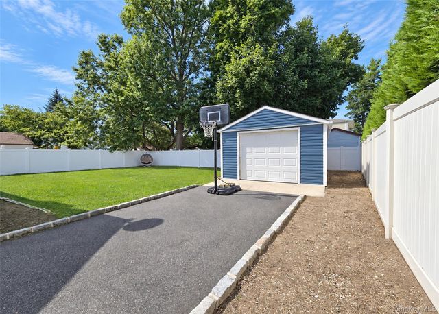 678 Clinton Avenue, Uniondale, NY 11553