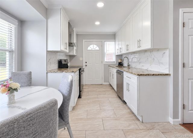 678 Clinton Avenue, Uniondale, NY 11553