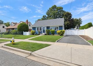 678 Clinton Avenue, Uniondale, NY 11553