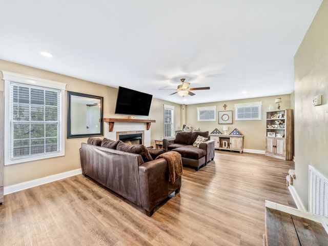 543 Woodtrace Dr, Clarksville, TN 37042