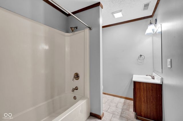 1747 E Tall Oaks Lane, Greencastle, IN 46135