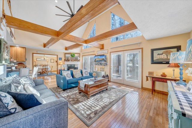 100 Sandpiper DR, Huddleston, VA 24104