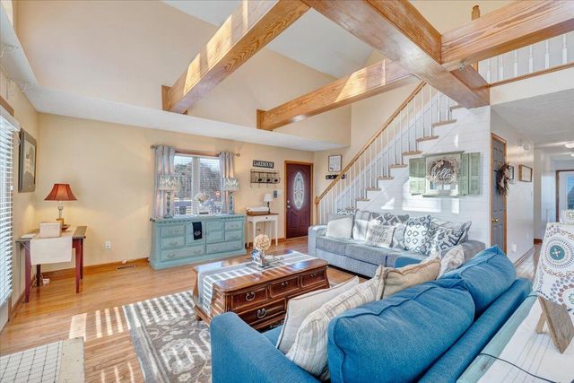 100 Sandpiper DR, Huddleston, VA 24104