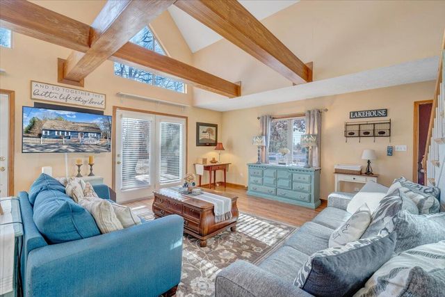 100 Sandpiper DR, Huddleston, VA 24104